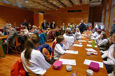 Naumburger Sternsinger zu Besuch beim Hessischen Ministerpräsidenten Volker Bouffier (Foto: Karl-Franz Thiede)